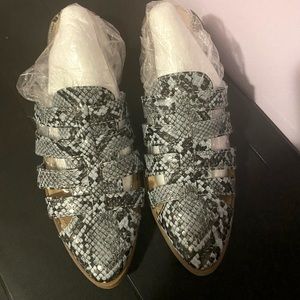JustFab snake skin print slip on with small heel, pointed toe size 8